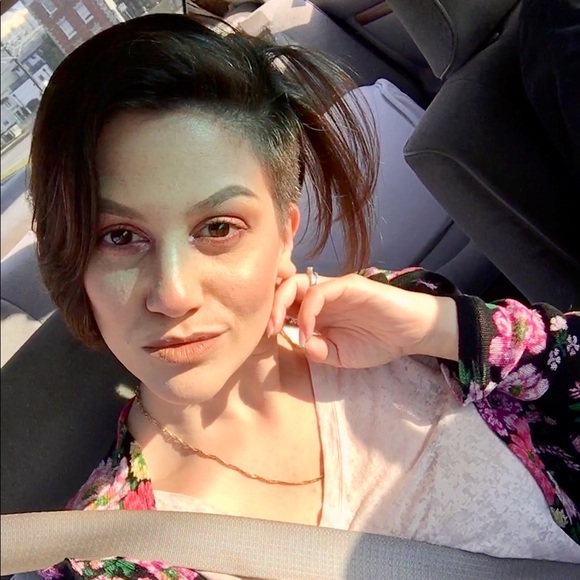 Meet your Posher, Vanessa! - Picture 1 of 11